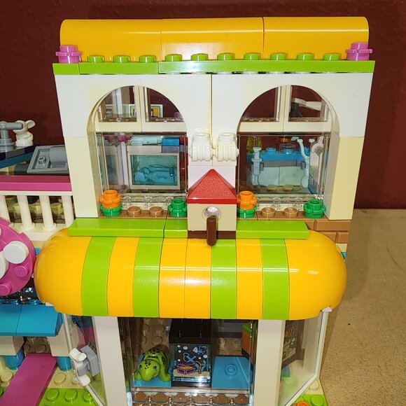 LEGO FRIENDS: Heartlake City Pet Center (41345) with Instruction Manual - Picture 5 of 12